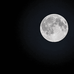 La luna llena sí te quita el sueño, pero tu celular lo hace peor