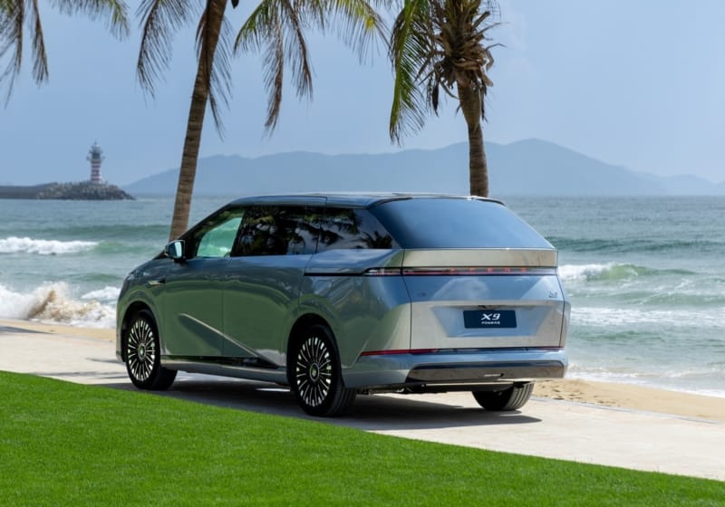 XPeng X9 EREV: The $43,550 Minivan That Charges in 10 Minutes and Drives 995 Miles