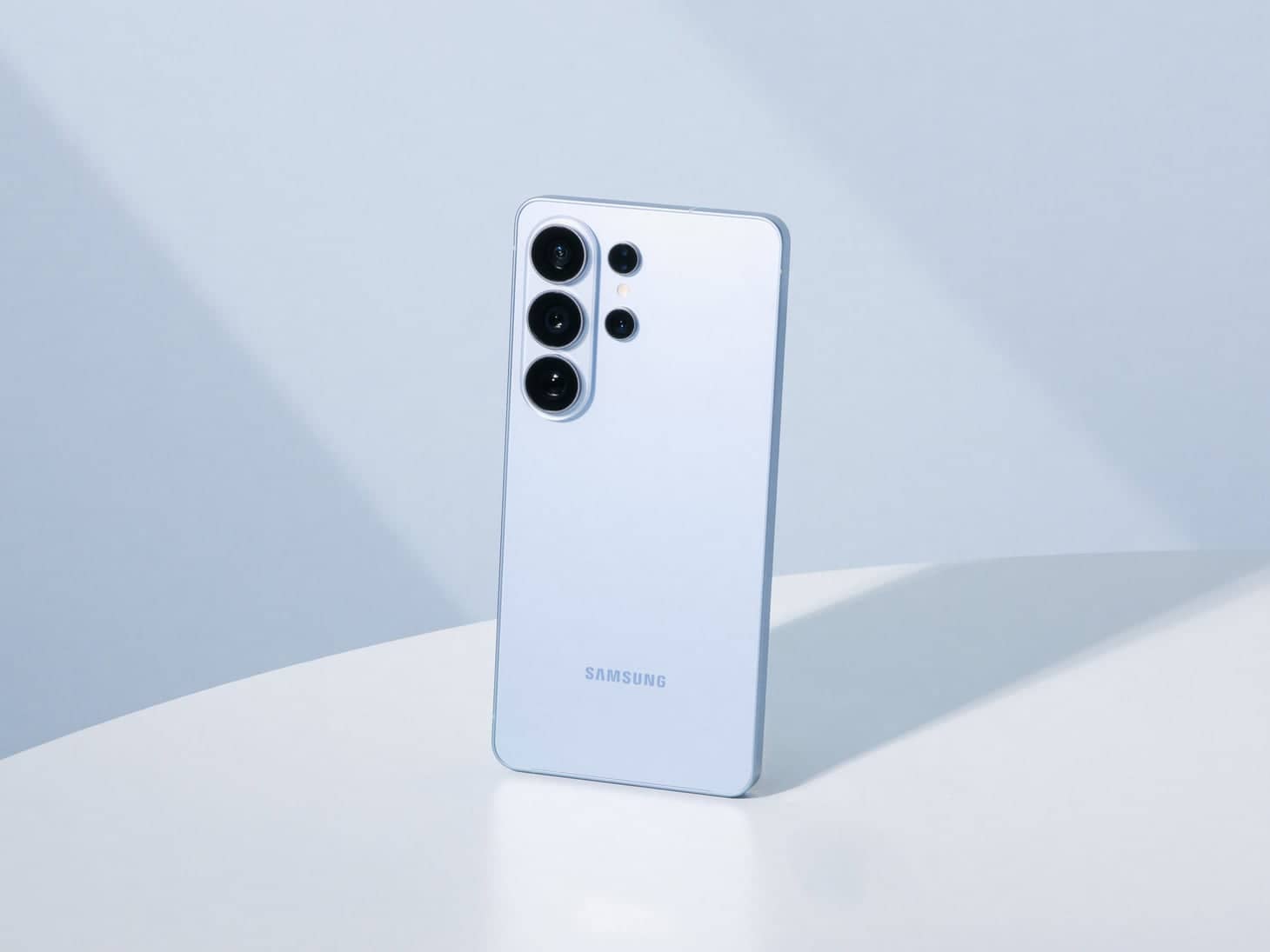 Samsung анонсирует Galaxy S27 Pro в 2027 году