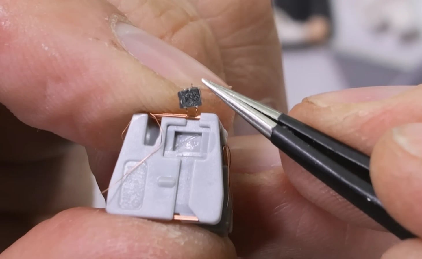 Как LEGO Smart Brick оживляет постройки без экранов?